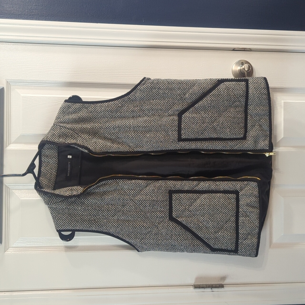 Houndstooth print White and Black Vest Medium Merokeety